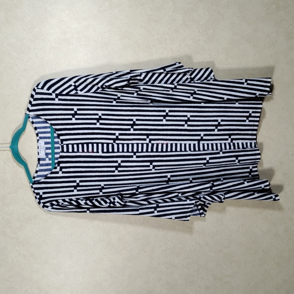 2/$10 05099 Terra SJ Apparel navy & white bell sleeve knit blouse XL